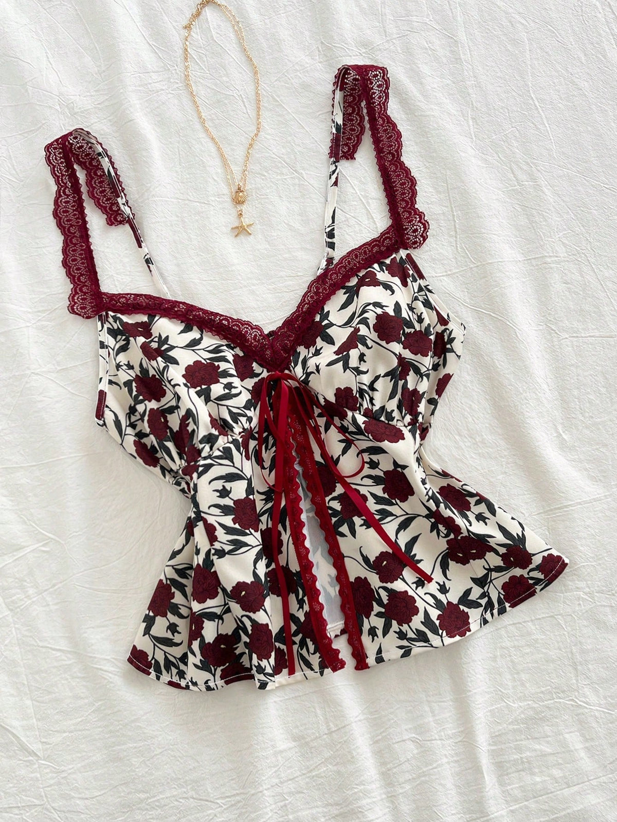 Fashionable And Versatile Lace-trimmed Camisole With A Floral Bow Detail