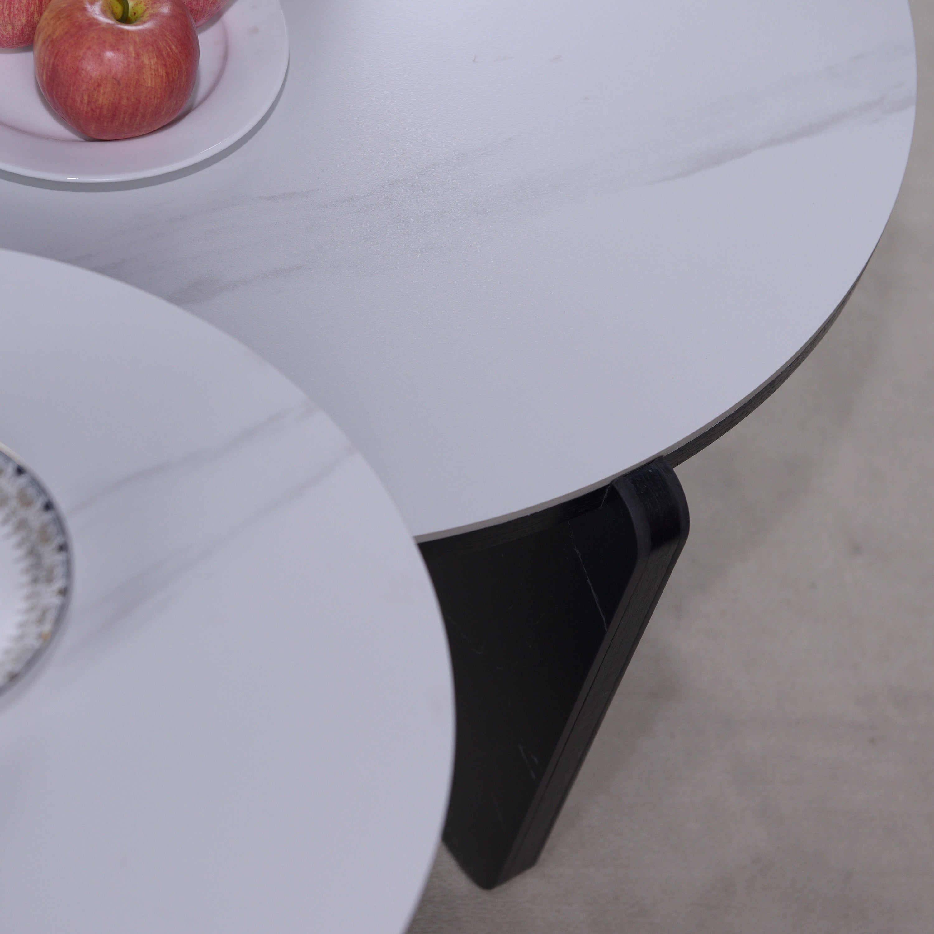 Set of 2 Round Nesting Coffee Tables