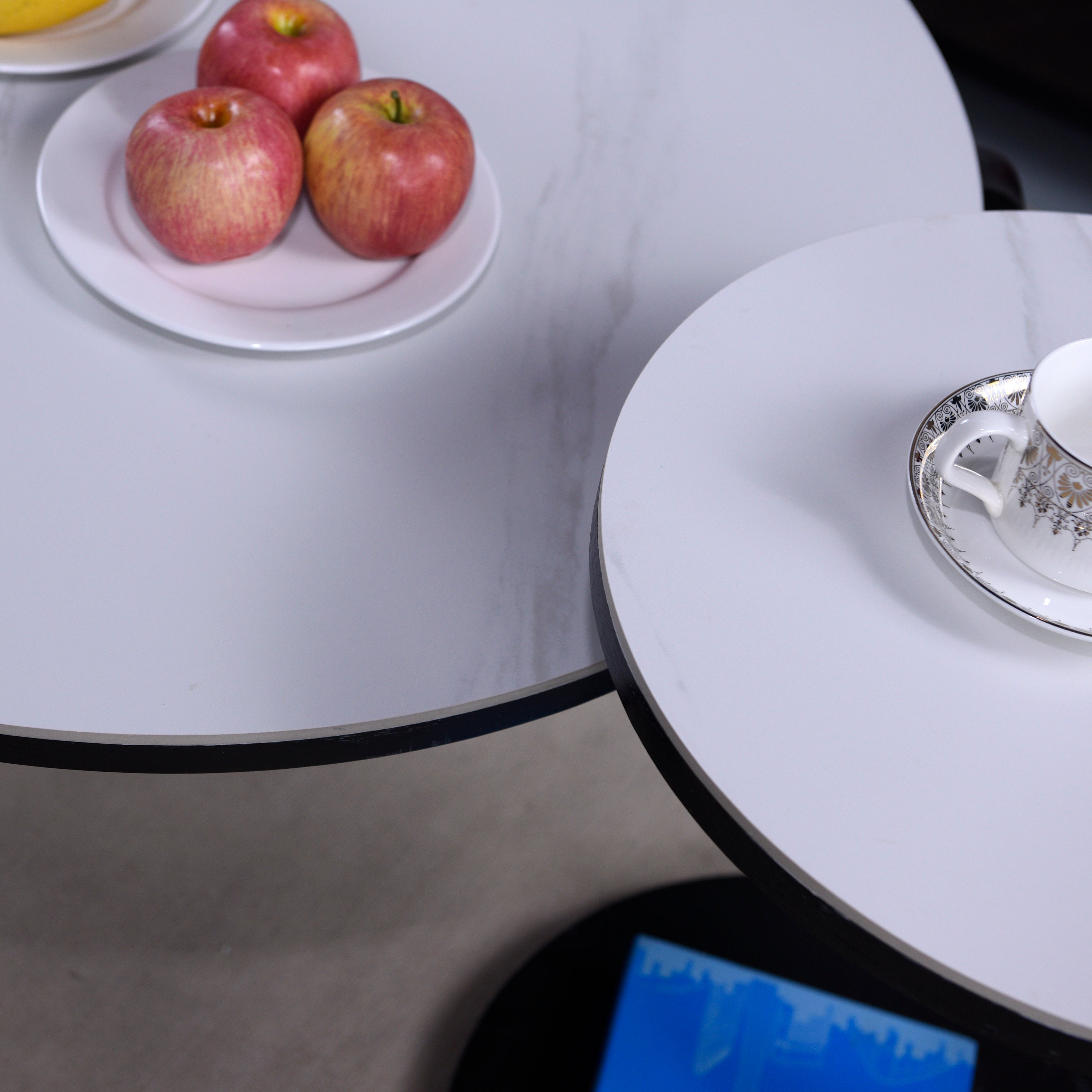 Set of 2 Round Nesting Coffee Tables