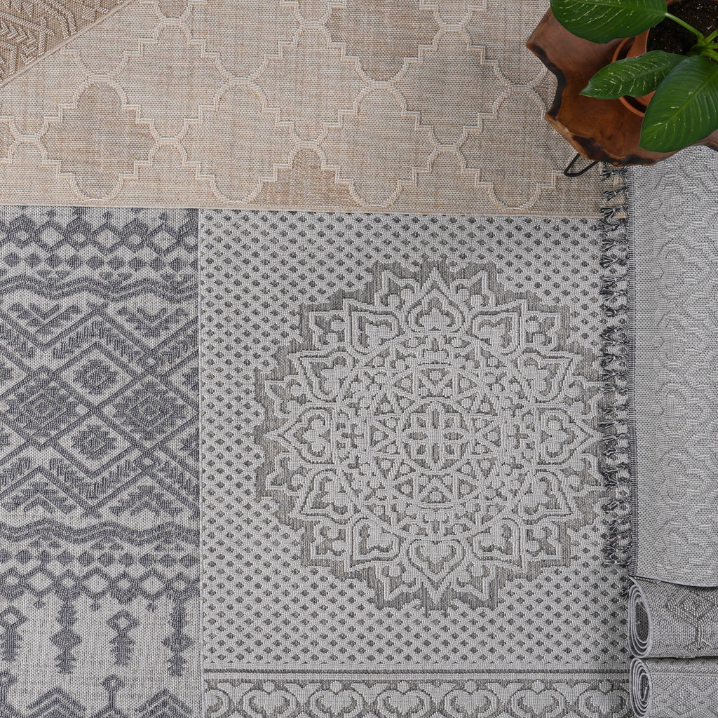 Guros Collection 4'x6' Area Rug