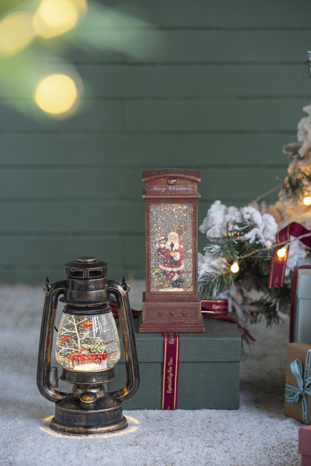4x4x10"H Christmas Lighted Water Spinning Phone Booth With Santa