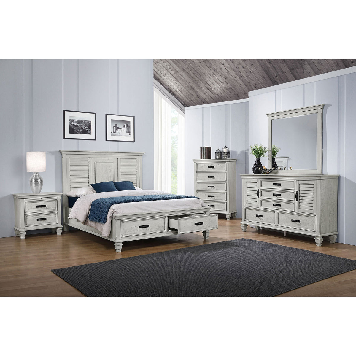 Capistrano Distressed Queen Bed