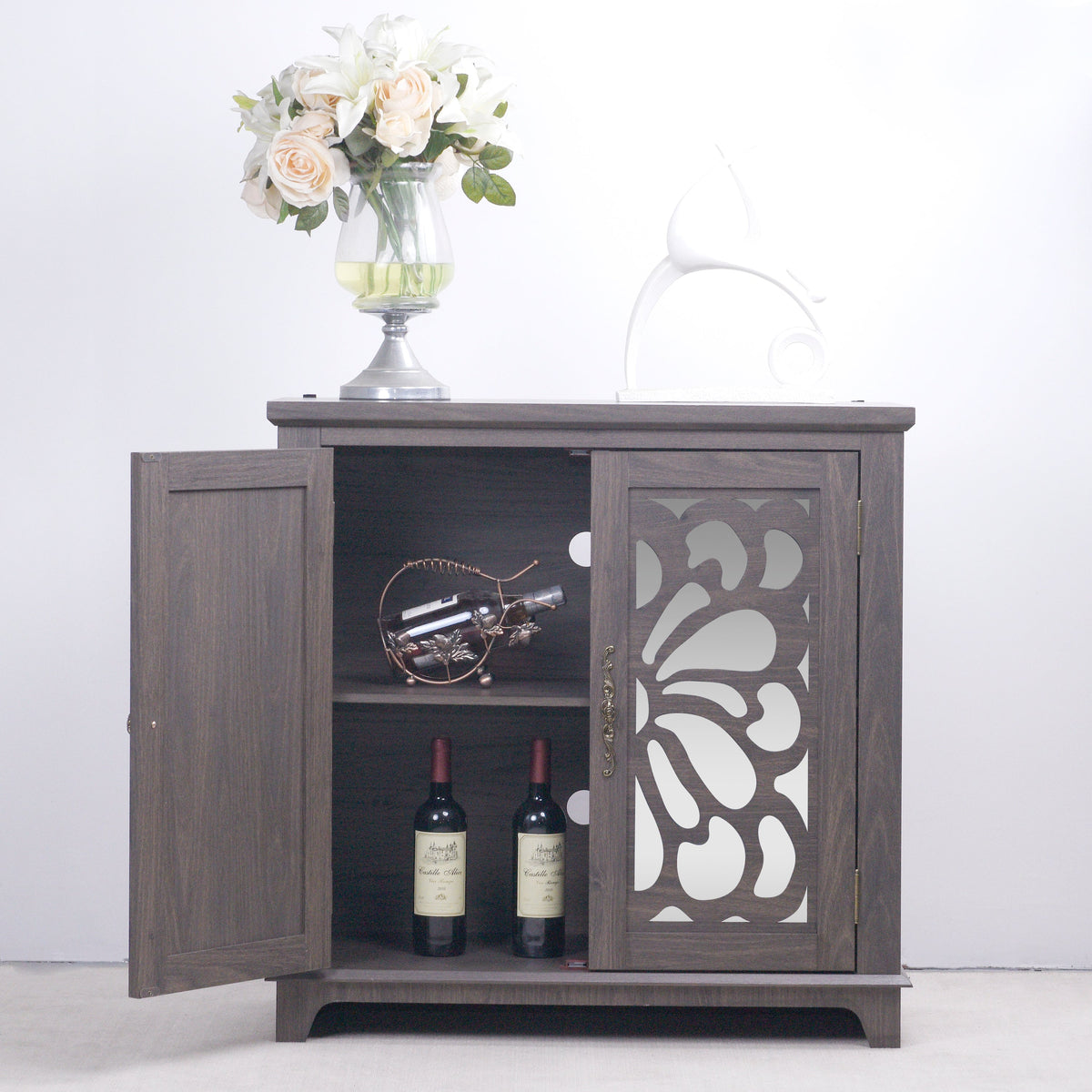 Elegant Sideboard with Mirrored Doors