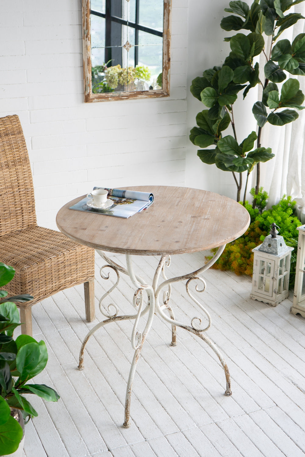 D31.5x31.5" Round Wooden Table with Metal Scrollwork Legs