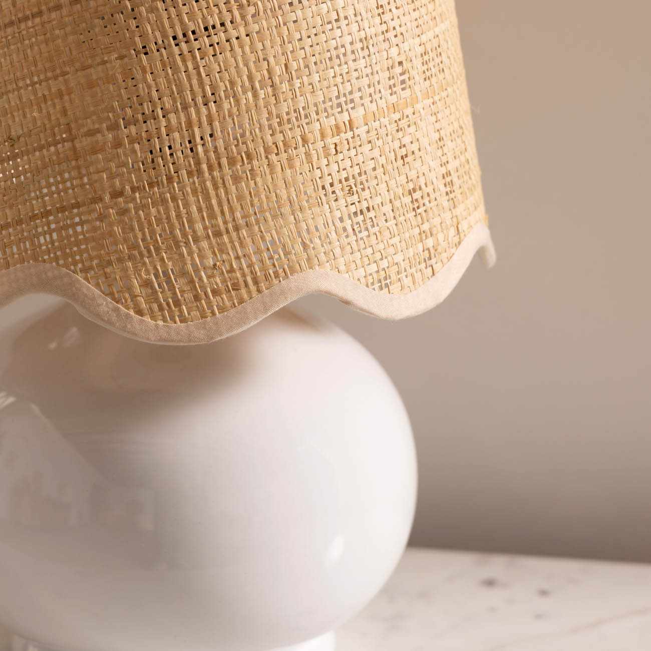 Logale White Solid Ceramic Table Lamp