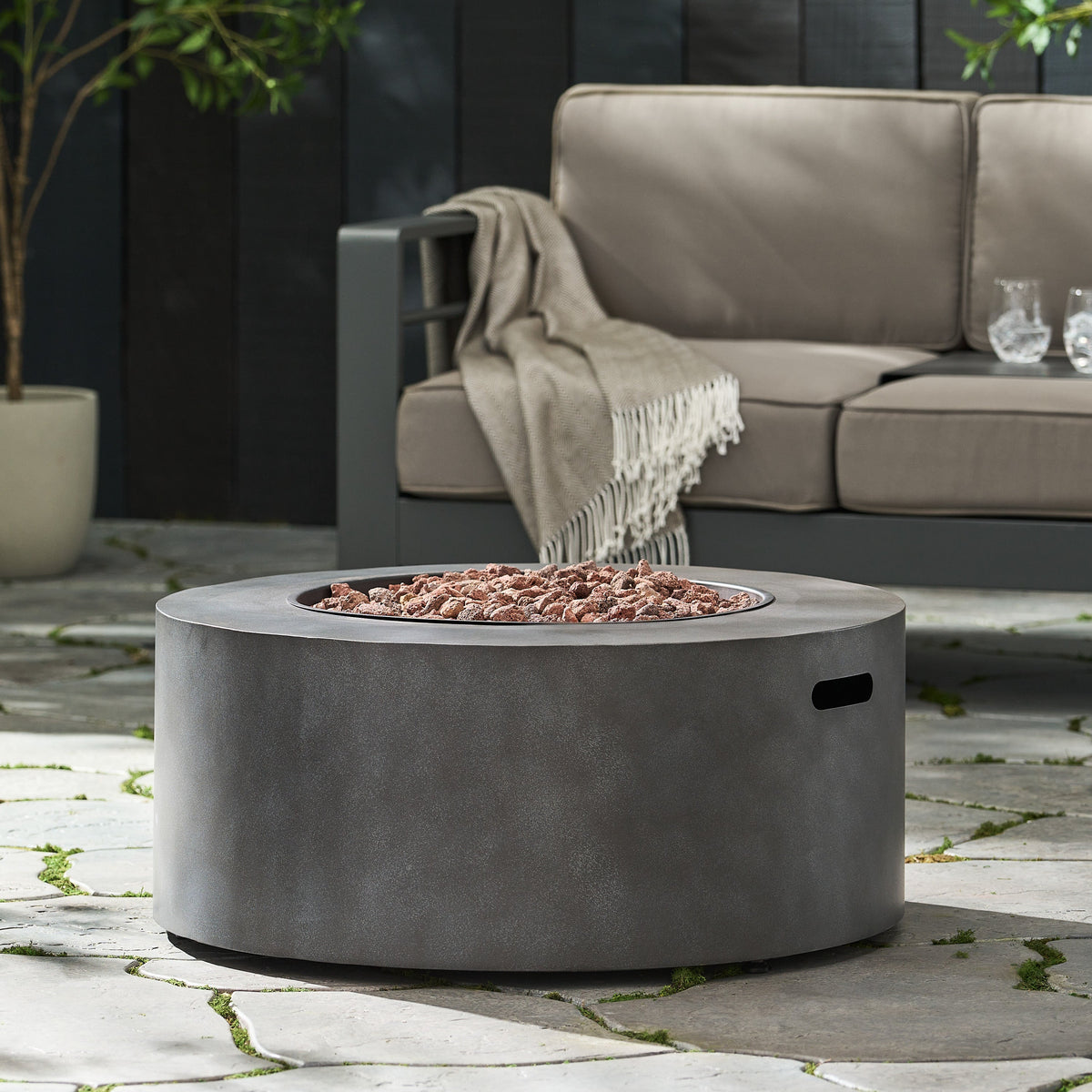 Wellington Round Iron Fire Pit - 40,000 BTU